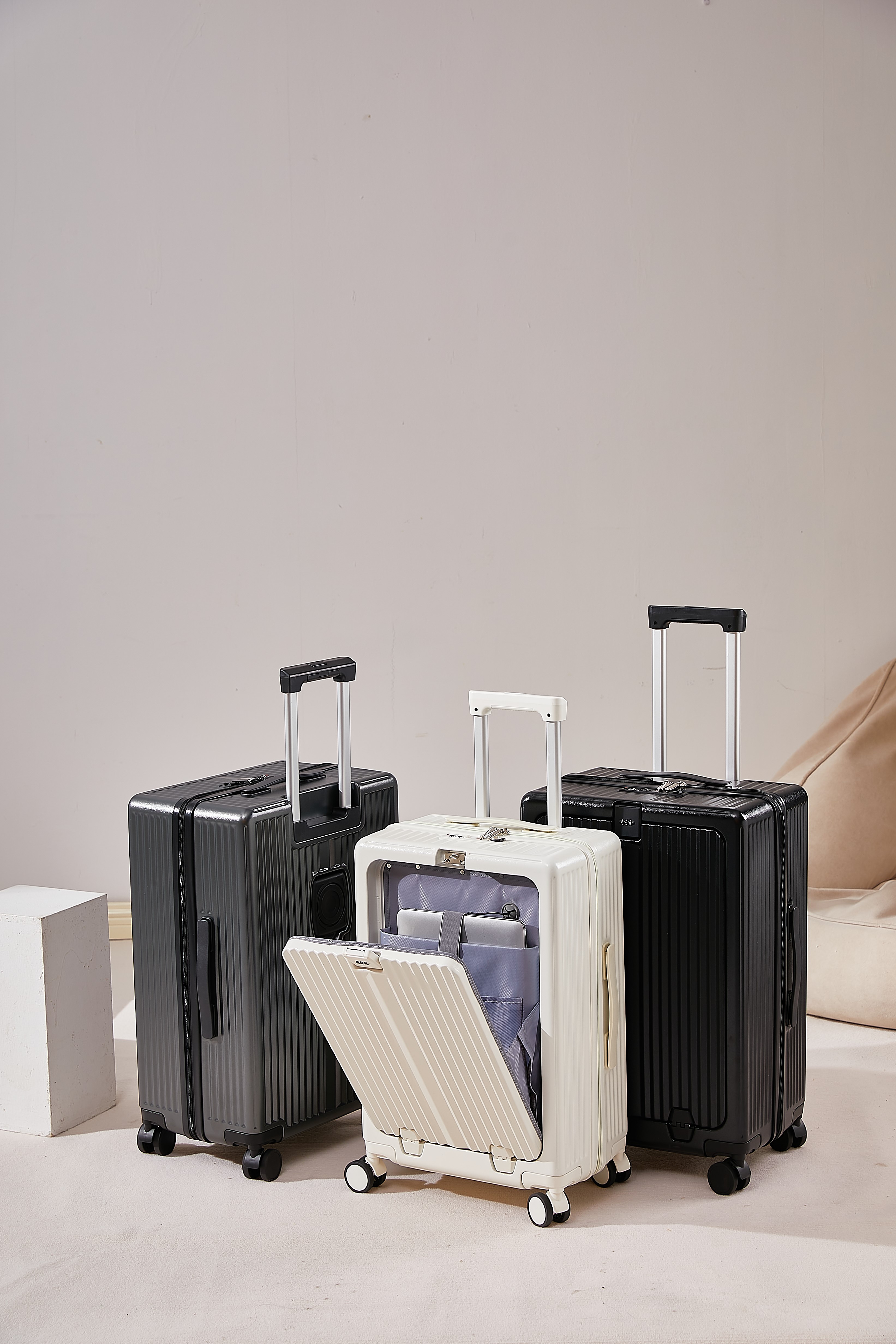 Ensembles fonctionnels de valises à bagages avec poche à ouverture frontale ABS + PC avec porte-gobelet/support pour téléphone/cintre latéral et compartiment pour ordinateur portable