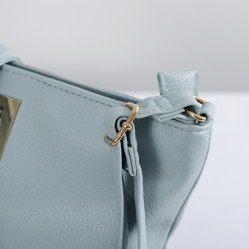 Sac à bandoulière populaire pour femme, couleur claire et sac carré léger